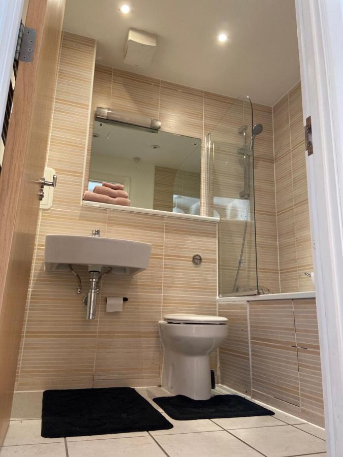 Lovely 2Br Apartment W/ City View Londres Exterior foto